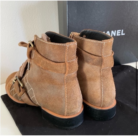 100% Authentic Chanel Brown Suede Combat Boots size 37.5 / 7 w/ BOX and dust bag - Picture 5 of 11